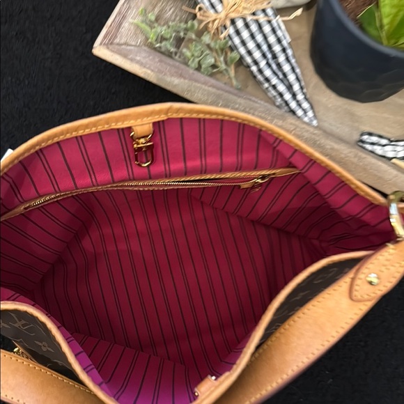 π― Authentic Louis Vuitton Delightful & Pivione Monogram Shoulder Bag - Picture 11 of 17